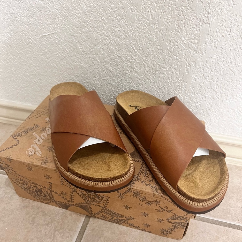 Brand new free people brown sandals size 6.